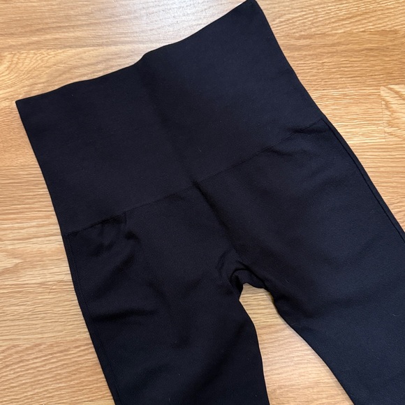 SPANX Leggings - Picture 3 of 3